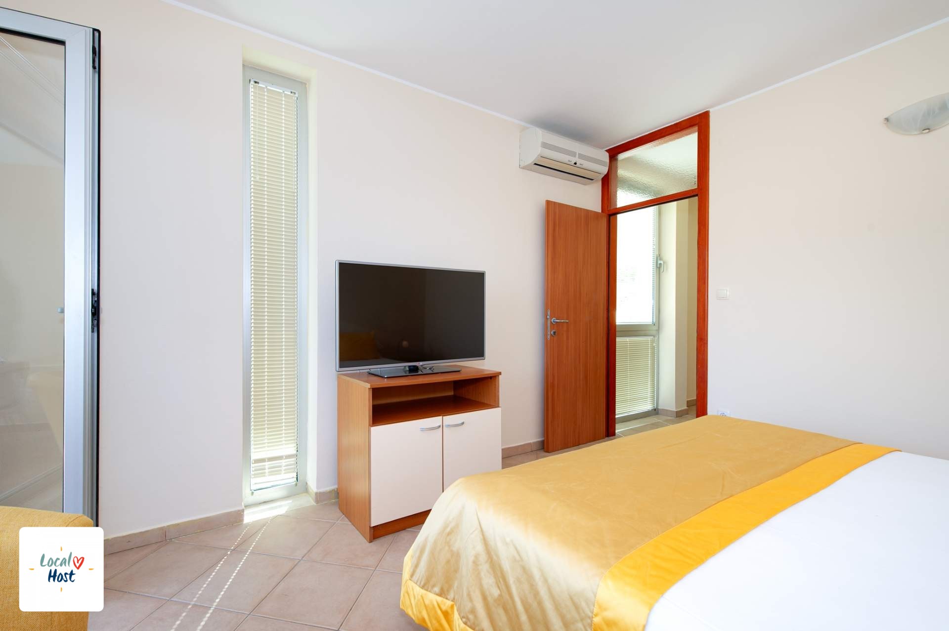 AP 101 - Main room view 5