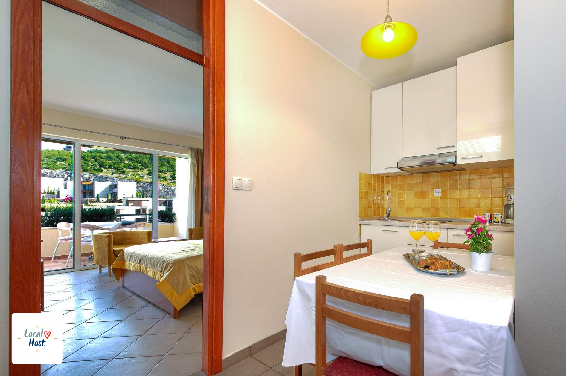 AP 101 - Between kitchen and room