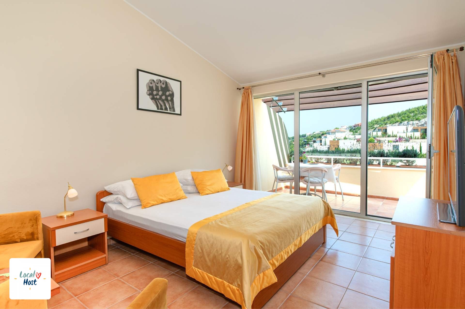 AP 202 - Main room view 1