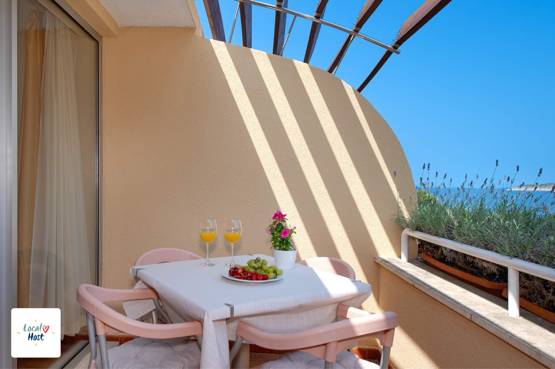 AP 202 - Balcony with sea view 4