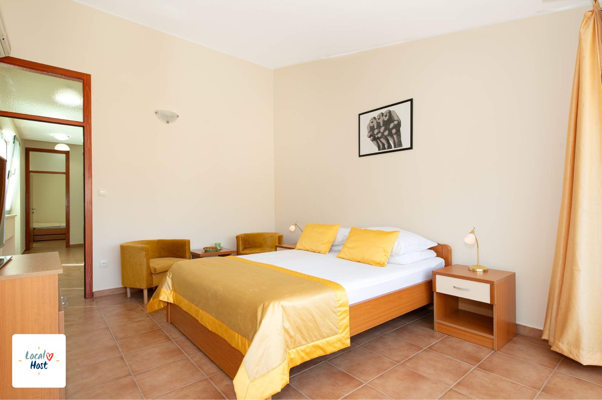 AP 102 - Main room view 4