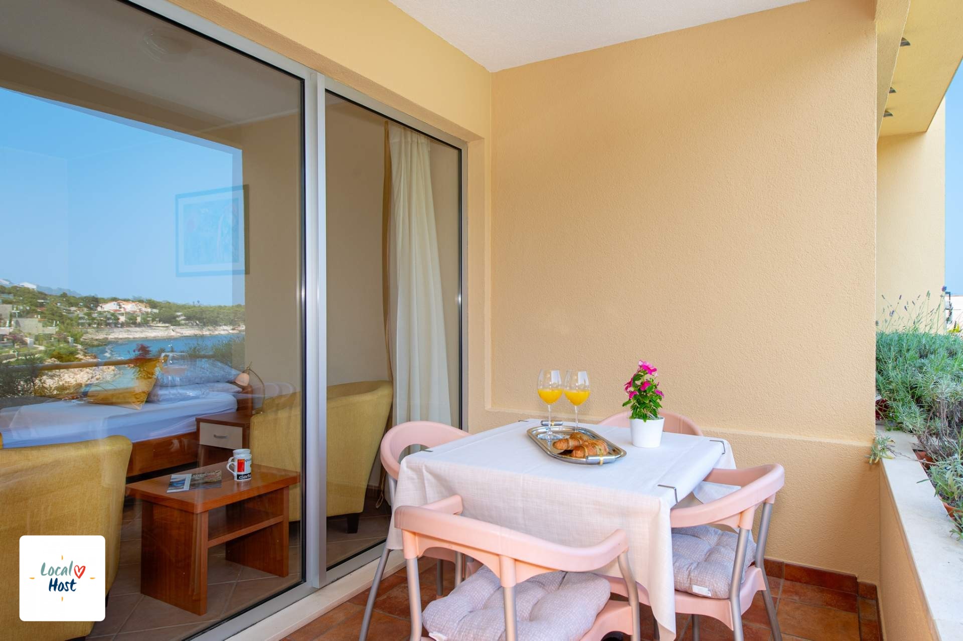 AP 102 - The balcony