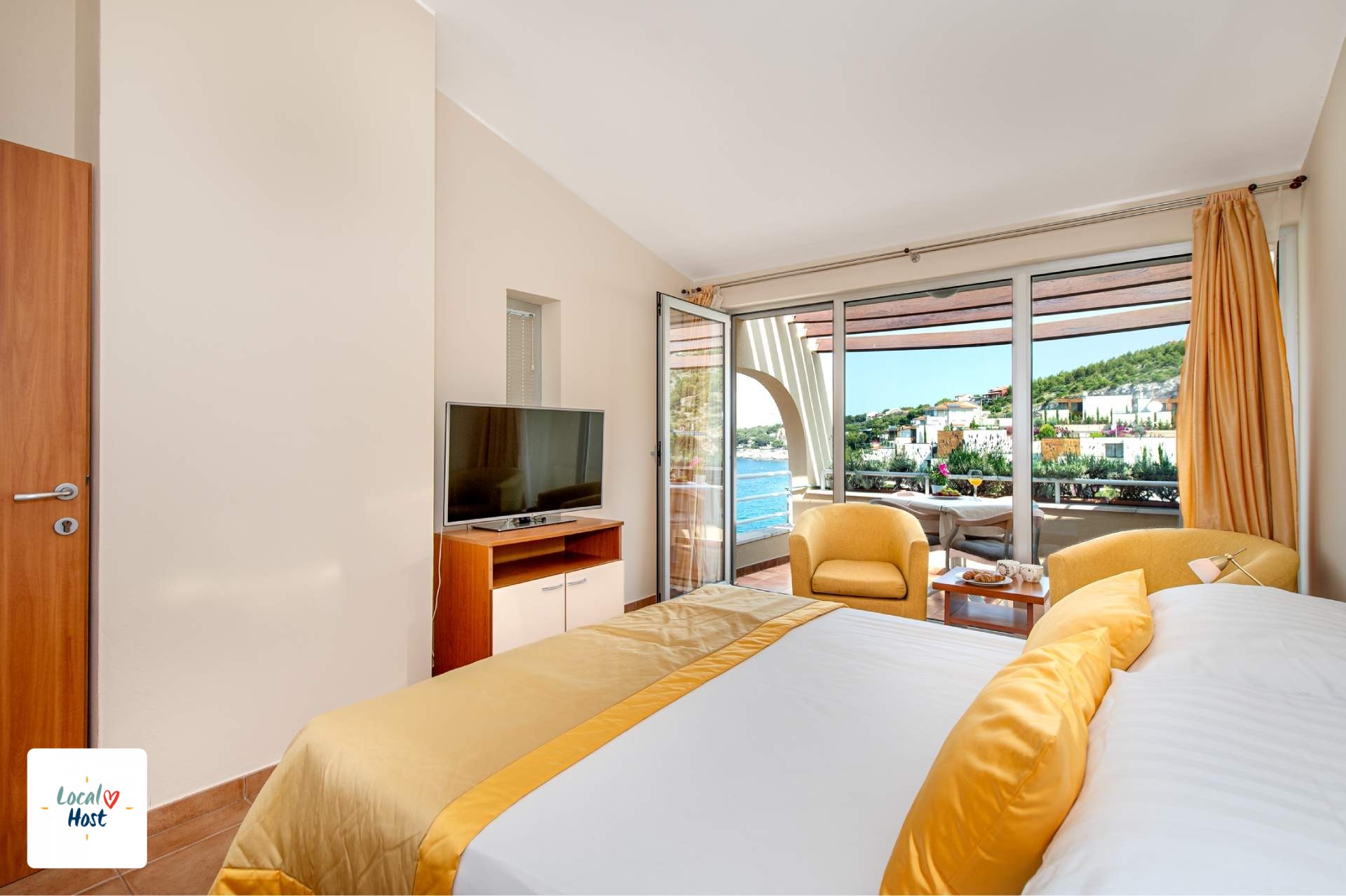 AP 102 - Main room view 2