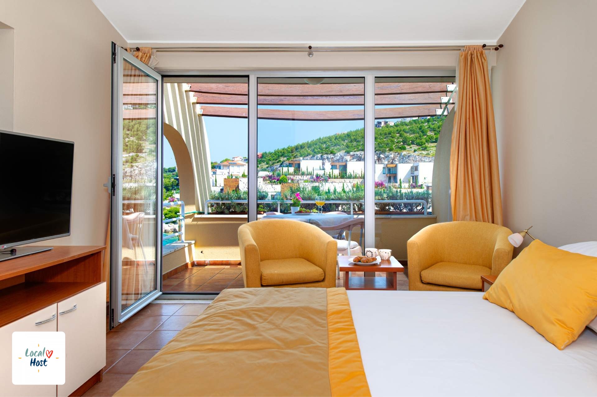 AP 102 - Main room view 3